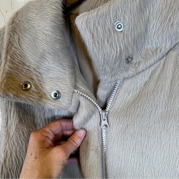 Theory Visterna Faux Fur Virgin Wool Plush Vest Snap/Zip Jacket Womens Size M - Picture 4 of 9